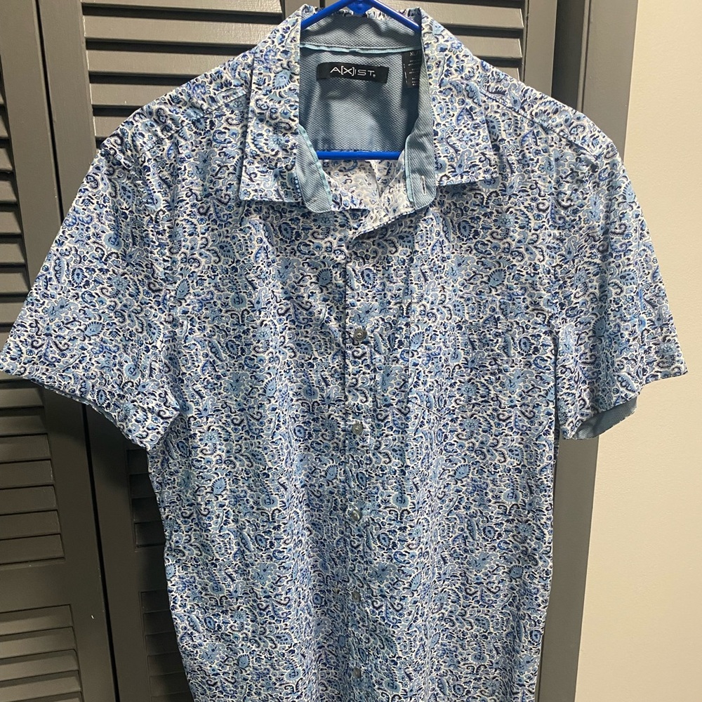 Axist brand men’s button down paisley dress shirt, short sleeve, size XL